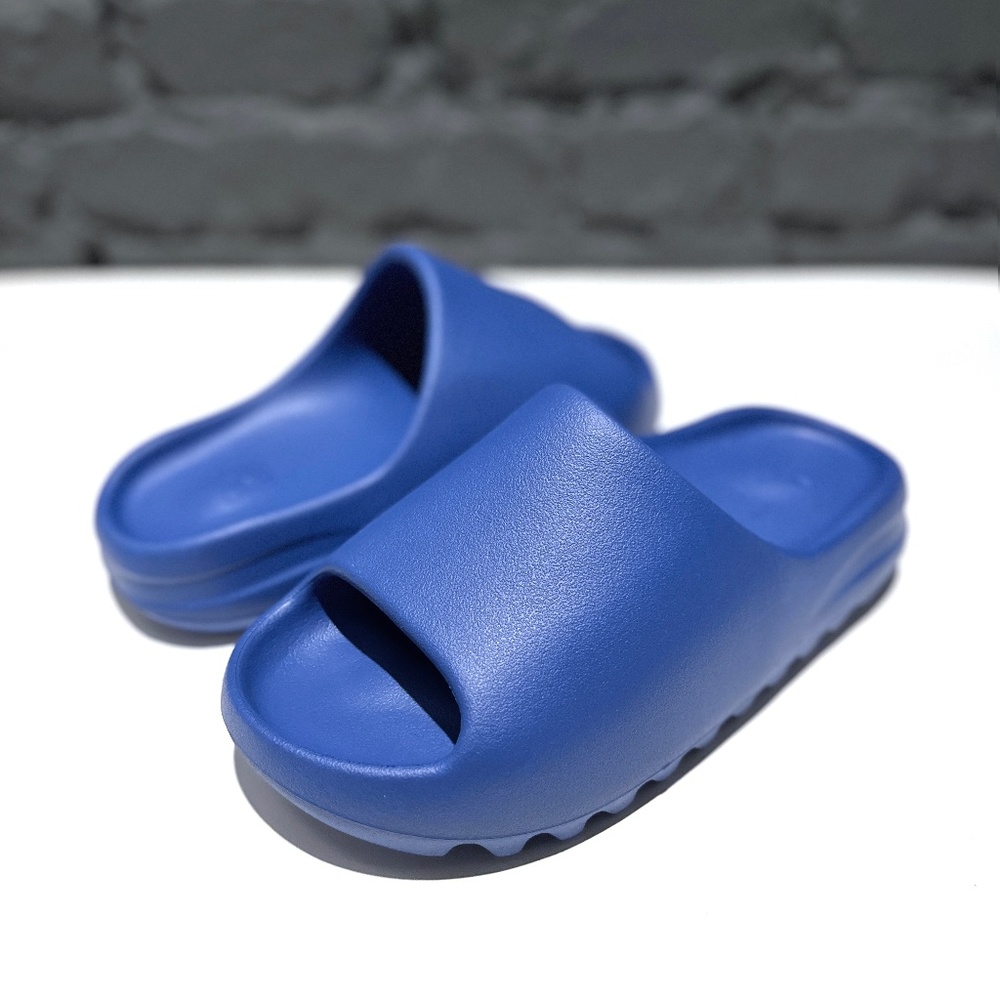 Yeezy Slides 'Azure'